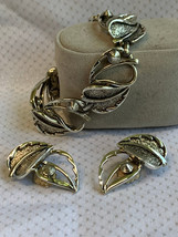 Vtg Sarah Coventry Fashion Jewelry Set Bracelet &amp; Earrings Leaves Floral - £23.31 GBP