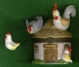 HEN &amp; ROOSTER ON HINGED BOX - £8.70 GBP