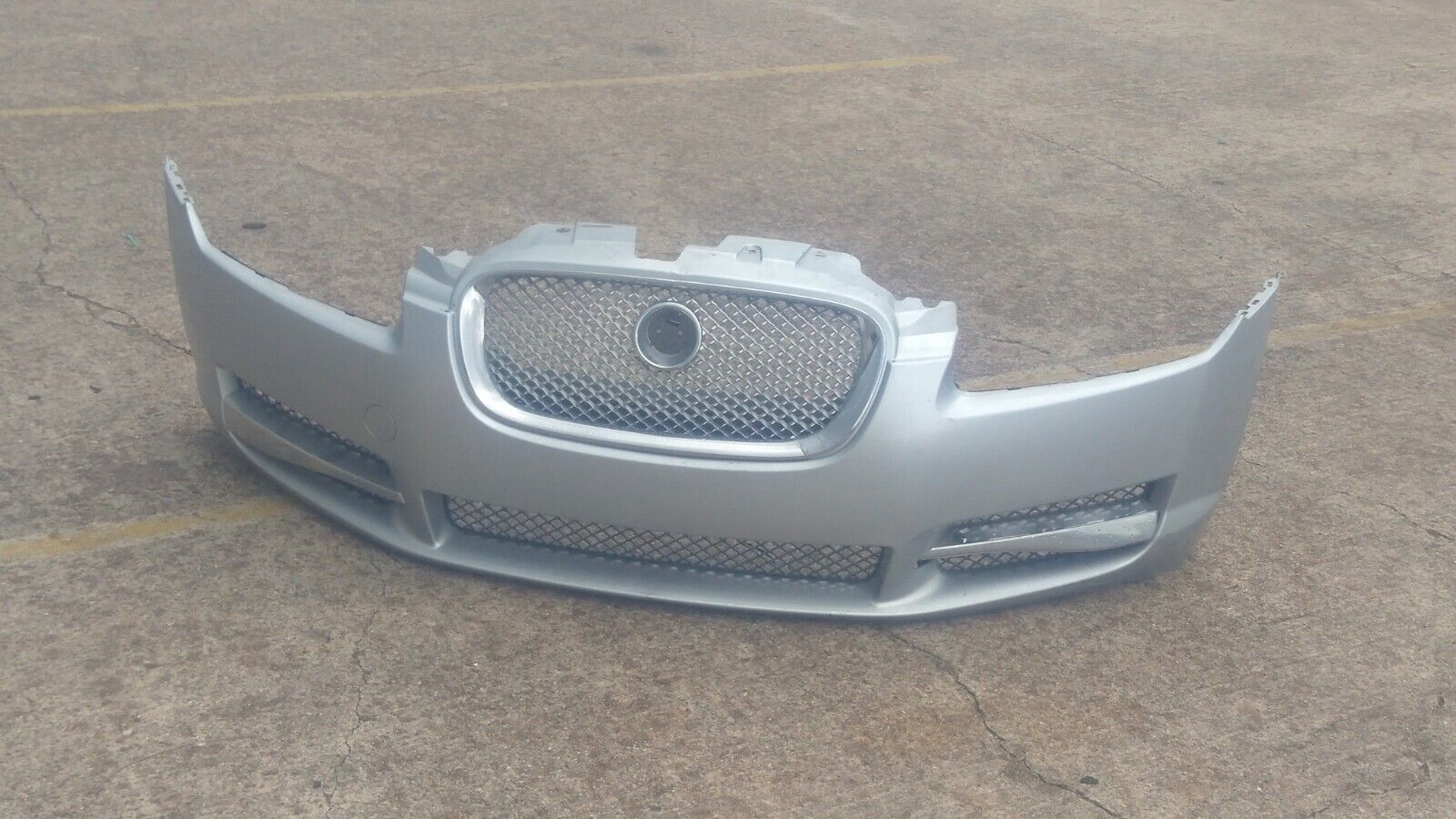 09-11 JAGUAR XF FRONT BUMPER COVER WITHOUT PARK ASSIST SENSORS OEM SILVER - $692.01