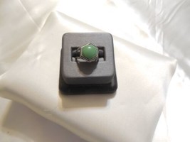 City By City Size 6 Antique Silver Tone Green Stone Ring Y353 - $9.59