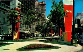 Vintage Postcard Detroit Washington Blvd  The Statler Hotel Red Lion Pillars - £2.34 GBP