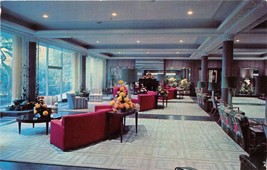 SAN ANTONIO TEXAS MENGER HOTEL LOBBY POSTCARD 1960 - £5.94 GBP