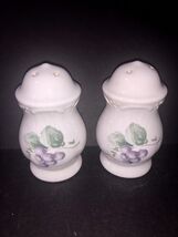Vintage Pfaltzgraff Grapevine Salt &amp; Pepper Shaker Set 3 &amp; 4 Hole USA 4”... - $10.00