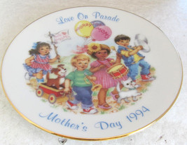 1994 Love On Parade &quot;Mother&#39;s Day&quot; &quot;Mom&quot; Miniature Collectible Plate by Avon - £12.57 GBP