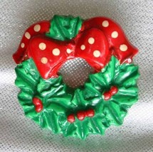 Festive Holly Wreath Christmas Brooch   1970s vintage 1 3/8&quot; - £10.29 GBP