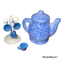 Vintage 1983 Enesco Miniature Coffee Tea Pot Blue 4 Mugs &amp; Holder Tree Dollhouse - £15.80 GBP