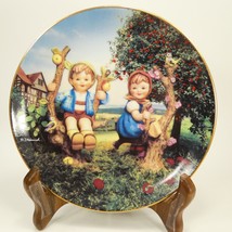 M. J. Hummel &quot;Apple Tree Boy &amp; Girl&quot; Little Companions Porcelain 8&quot; Plate  FHJ36 - £7.97 GBP