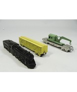 VINTAGE 1950&#39;S CRITERION TRAIN ENGINE CRANE 762C CRANE AND BOX CAR DIE-CAST - $34.17 CAD