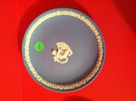 Round Wedgwood Blue Jasperware Plate - Greek Figres - £7.82 GBP