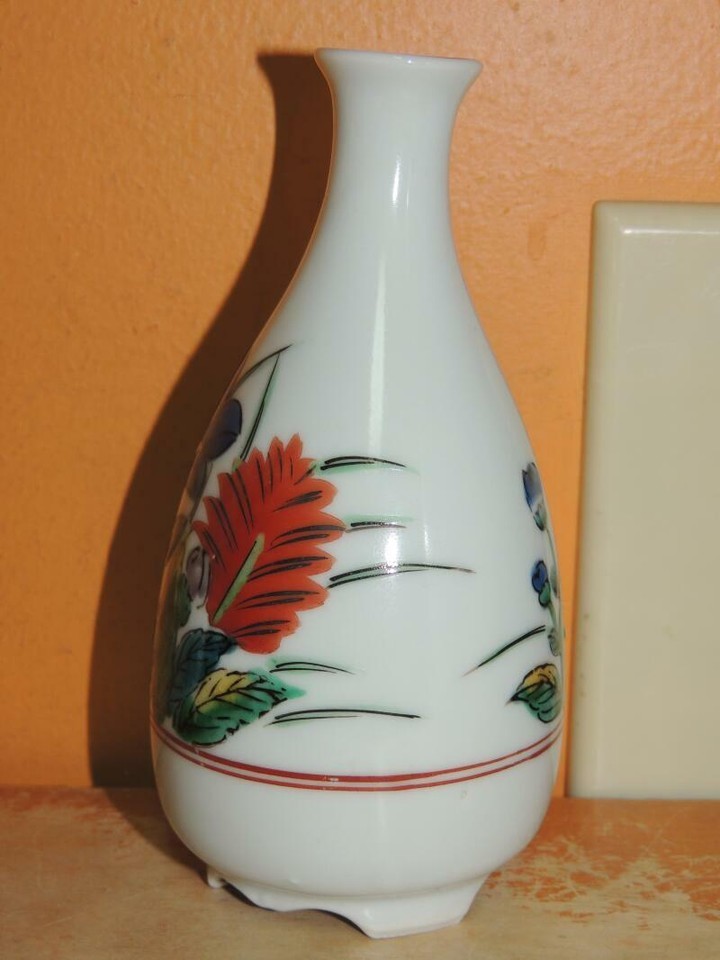 Bottle Vase 5.5" White Floral blue red green yellow poss Kutani Vintage /Antique Item image 12