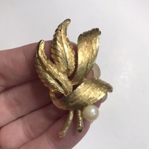 Vintage BSK Leaves with Faux Pearl Brooch Gold Tone  - £13.45 GBP
