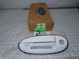 Ford F6DZ-5422405-JJ Exterior Door Handle Factory Painted White Front LH... - $48.36