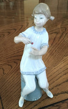 LLADRO GLOSSY FIGURINE GIRL MANICURING #1082 PAINTING NAILS IN PAJAMAS 7... - €50,74 EUR