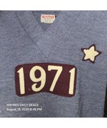 Sand Knit 1971 V-Neck Sweater with Star Patch  Vintage - €42,48 EUR