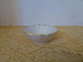 LENOX CHINA NUT BOWL RIMMED IN GOLD 4.25&quot; X 1.5&quot;H &quot;SPECIAL&quot; MADE IN USA - £4.63 GBP