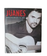 Juanes &#39;Persiguiendo el Sol&#39; 2013 Hardcover Columbian Musician - $10.77