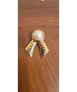Vintage JOAN RIVERS Pendant Pearlized Cabochon Gold Tone  NO Chain - $51.88 CAD