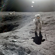 Astronaut Charlie Duke collecting lunar samples during Apollo 16 Photo P... - £7.04 GBP+