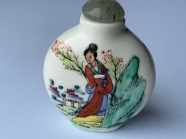 Vintage famille rose beauty design hand painted snuff bottle - £37.40 GBP