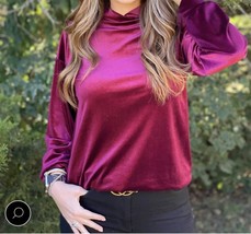 Texas True Threads Velvet Hoodie Size S - $519.66 MXN