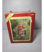 Carlton Heirloom Ornament Pinecone Cottage Snug In Their Beds  READ Desc... - $182.08 MXN