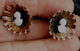 Nice Vintage Gold Tone Cameo Screw Back Earrings, Very Good Cond - £7.88 GBP