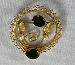 Vintage Gold Filled Brooch Pin Faux Pearl Faux Jade Round 1.5&quot; Across Wr... - $18.81