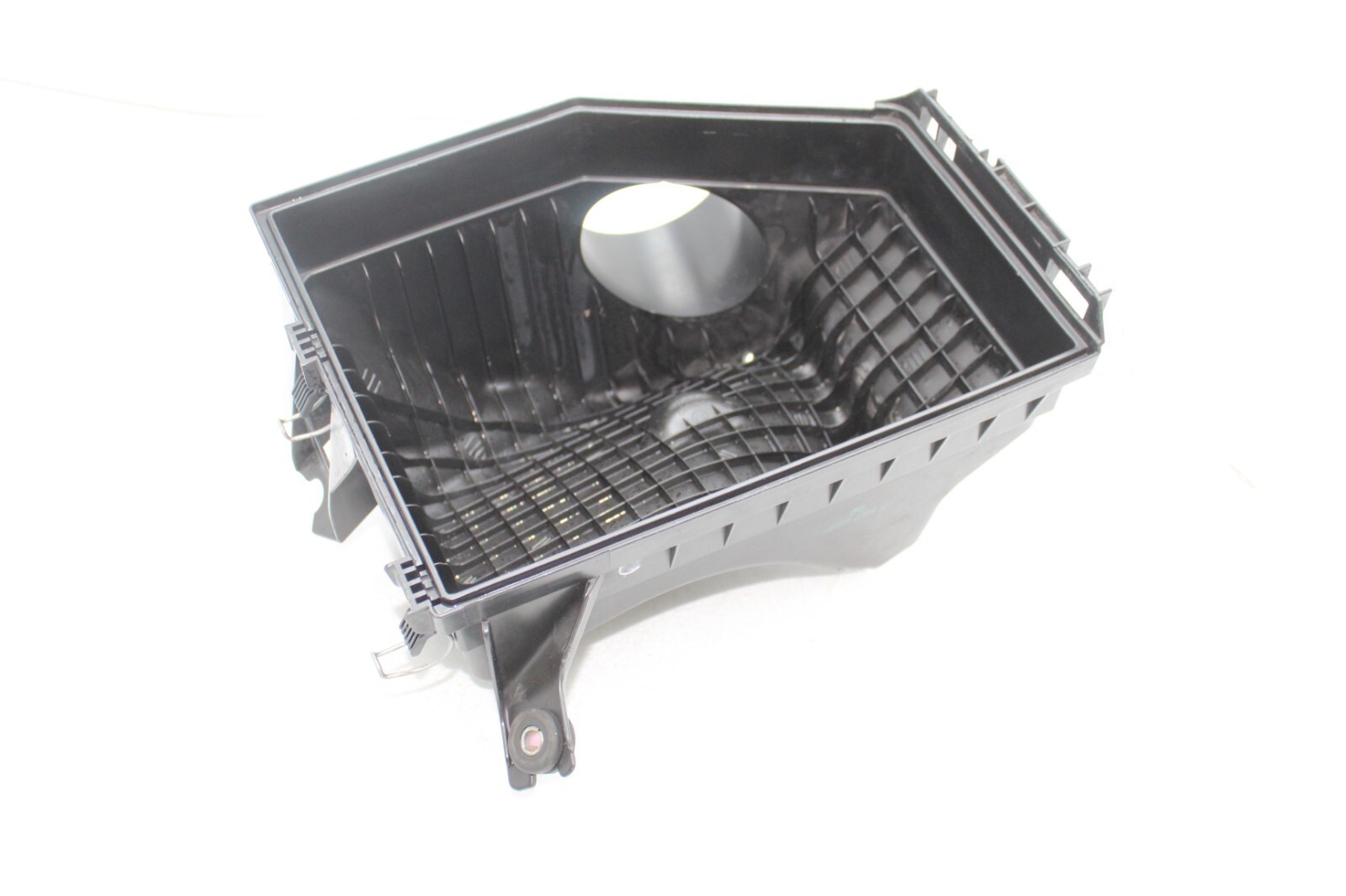 04-07 BMW E60 530I AIR CLEANER FILTER HOUSING SECTION E5163 - $68.76