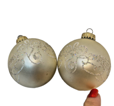 Vintage Ks Glitter Cream Christmas Ball Ornaments 3 Inch Lot of 2 - £9.17 GBP