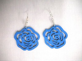 MEDIUM BLUE OPEN ROSE FLOWER CUT OUT WOODEN CHARMS DROP DANGLE LIGHT EAR... - $3.99