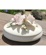 Capodimonte Porcelain Bisque Flower Covered Dresser Trinket Box With Lid  - €14,85 EUR