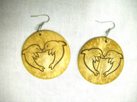 Exotic Kissing Dolphin Heart Laser Engraved Beach Sand Coconut Shell Earrings - £4.69 GBP