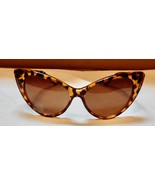 WearMe Pro Cat Eye Retro Classic Sunglasses Tortoise for Women &amp; Case 265L - $527.95 MXN