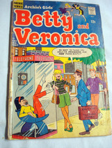 Archie&#39;s Girls Betty and Veronica #133 1967 Fair Condition  Pin-Up - £6.28 GBP