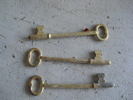 Lot of 3 Vintage Metal Skeleton Furniture Keys - £13.45 GBP