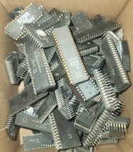 1.5 lb BOX OF INTEGRATED CIRCUIT / CPU / JOB LOT CERAMIC IC VINTAGE IC&#39;S - £14.07 GBP