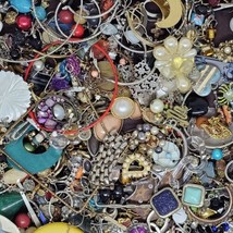 2 lb lot of single mismatched earrings. For Arts &amp; Crafts - £15.79 GBP