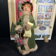 Breyer’s Choice Woman With Music And Wreath RETIRED Music Family Woman - $39.59