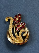 Vintage Open Goldtone Circle w Red Rhinestone Flowers &amp; Tiny Faux Pearl Swirl Le - £7.46 GBP