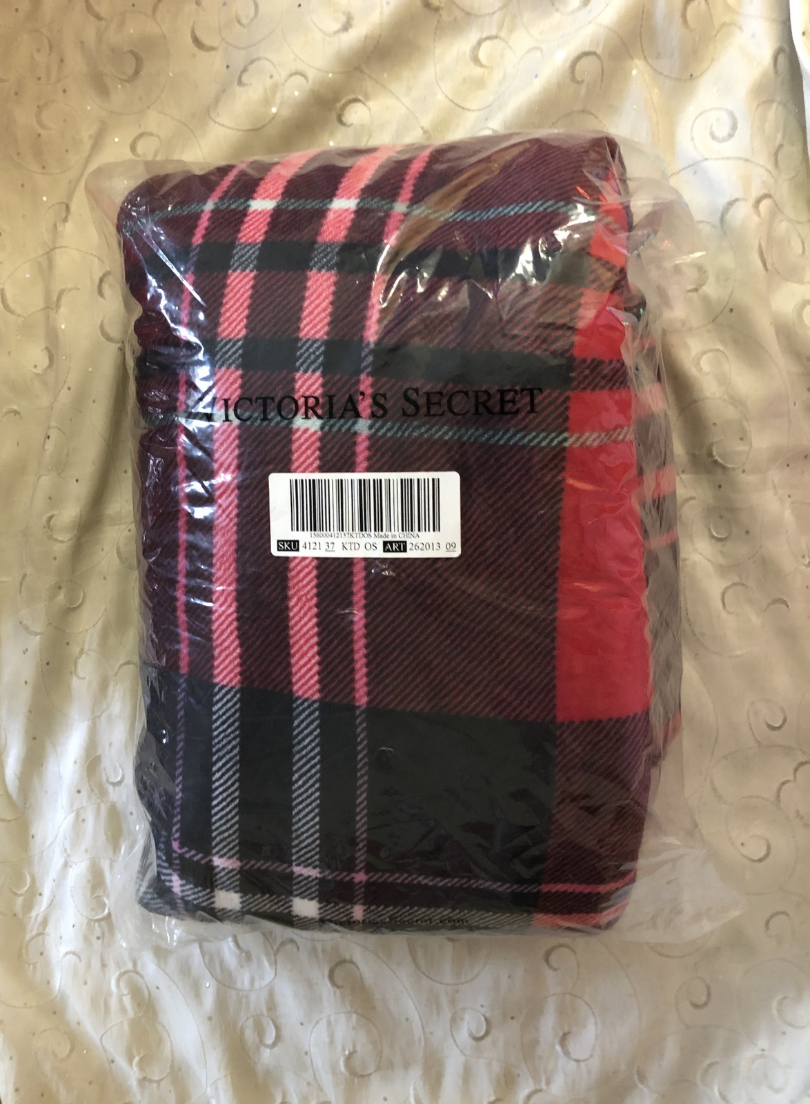 Victoria s Secret Plaid Sherpa Blanket and 23 similar items