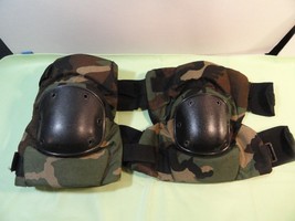 NEW USGI BDU WOODLAND MADE IN THE USA KNEE PADS WRAP AROUND TACTICAL SIZ... - $26.72