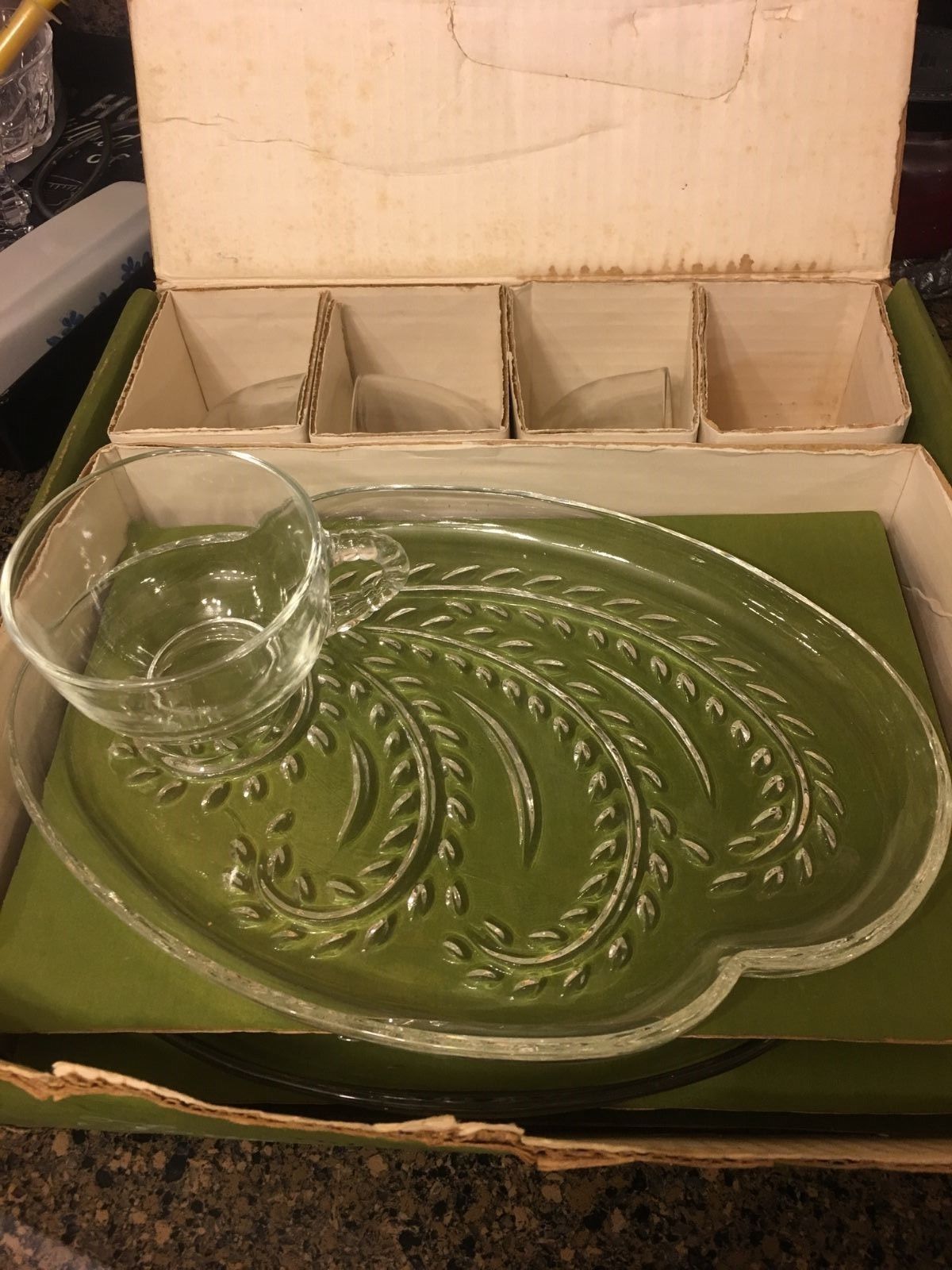 8 Pc Federal Glass Company Hospitality Snack Set Wheat Pattern 4 Plates 4 Cups - $20.29