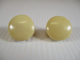 Pair of Vintage Radio Knobs Ivory Plastic  1&quot; Wide - $16.50