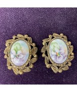 Vintage Antique Gold-tone w/ Ceramic Floral Center Clip On Earrings Purp... - $32.46 CAD