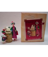MAXINE CRABBY MALL-DAYS TALKING Hallmark Keepsake CHRISTMAS ORNAMENT 2004 - $33.94 CAD