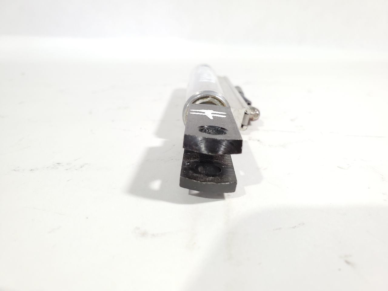 2006 Cadillac XLR OEM Right Tonneau Lift Cylinder 1609030c Item image 6