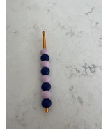 Cute colorful and helpful crochet hook - $133.04 MXN