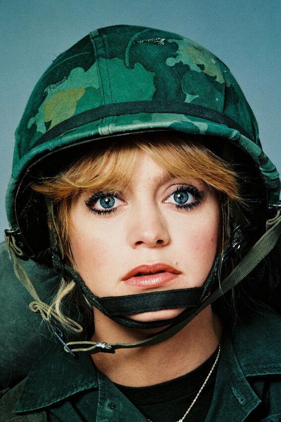 Primary image for Goldie Hawn Private Benjamin Helmet 11x17 Mini Poster