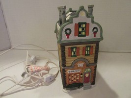 VTG HOLIDAY EXPRESSIONS COLLINS LIGHTED LIBRARY BUILDING 7.75&quot;  - $168.44 MXN
