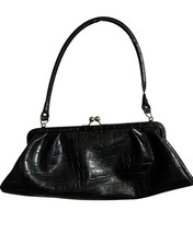 Vintage emboss kiss lock ladies black purse - $240.14 MXN